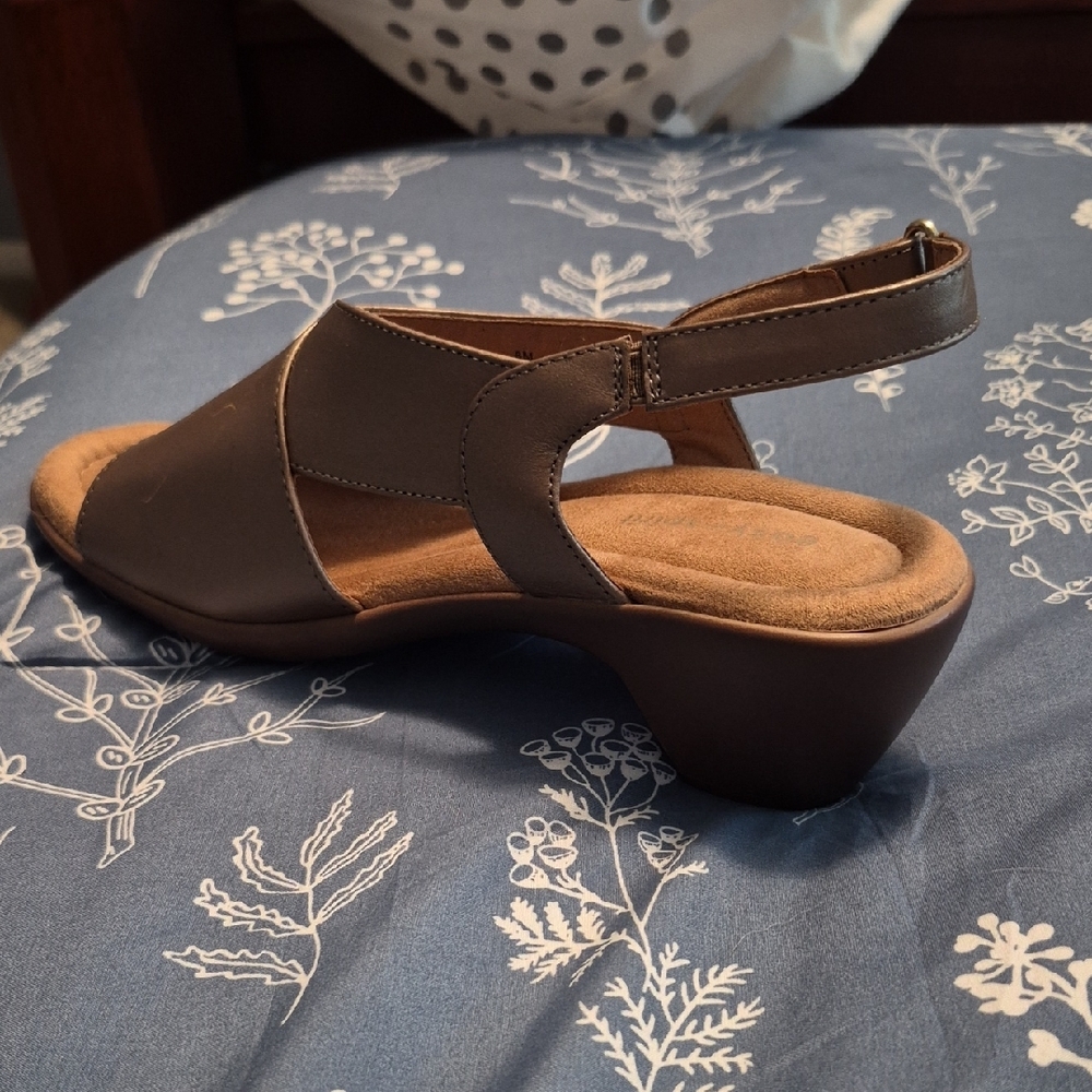 Comfortable Women's Brown Slingback Sandals - Picture 2 of 7